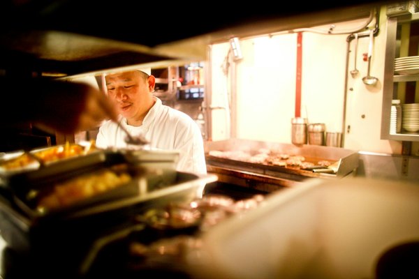 What tips can help you discover the best UK kitchen sales?